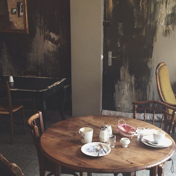 2/10/2014 tarihinde jessica_bestwishesmagziyaretçi tarafından Louise Chérie Café'de çekilen fotoğraf