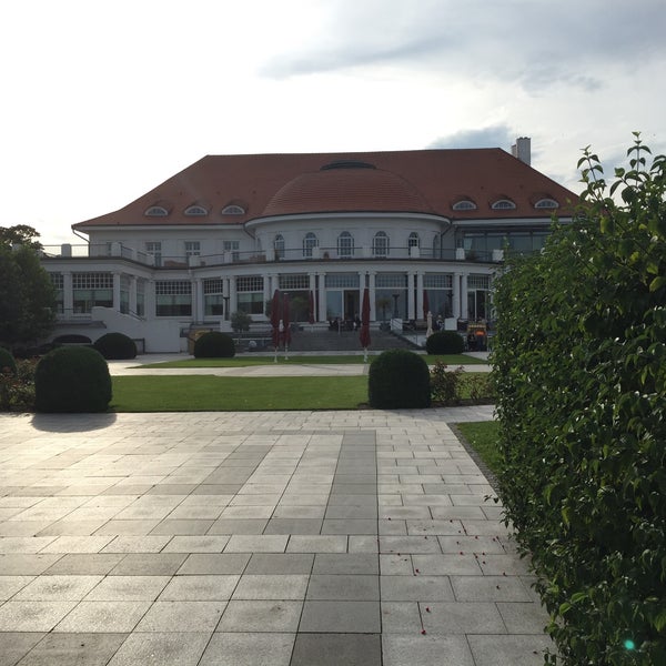 รูปภาพถ่ายที่ ATLANTIC Grand Hotel Travemünde โดย Jöran เมื่อ 8/26/2015
