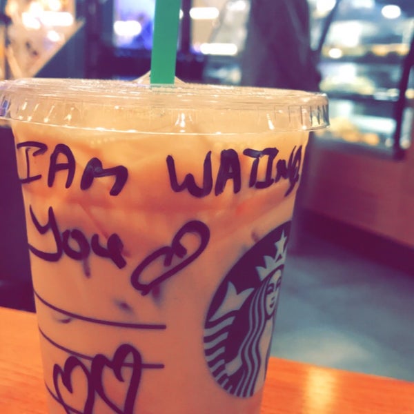 Das Foto wurde bei Starbucks von Sulaiman.Q am 8/19/2017 aufgenommen