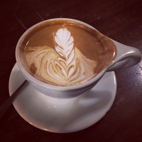 Foto diambil di Lantern Coffee Bar and Lounge oleh Christina L. pada 4/9/2015