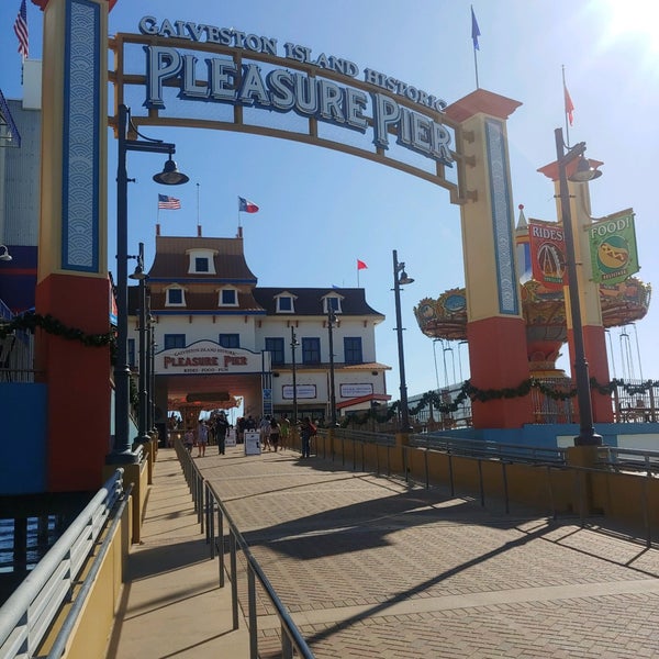 Foto diambil di Galveston Island Historic Pleasure Pier oleh Thanh Brian pada 11/22/2020