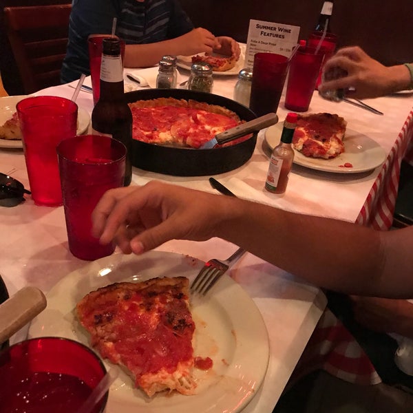 Photo taken at Pizano&#39;s Pizza &amp; Pasta by Leonardo L. on 9/24/2017