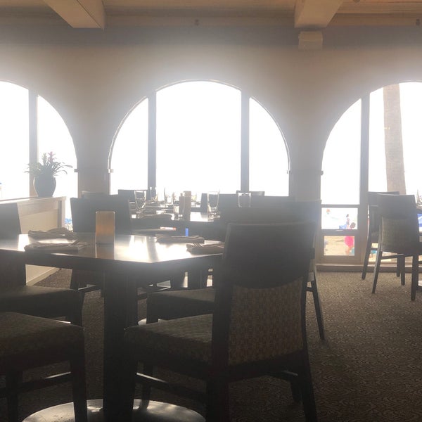 Foto diambil di Shores Restaurant oleh Hind.M💚 S. pada 7/15/2019