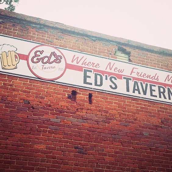 6/17/2014에 Châu N.님이 Ed&#39;s Tavern에서 찍은 사진