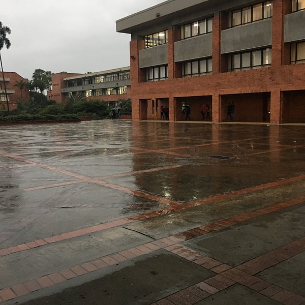 Photo prise au Universidad Autónoma de Occidente - Cali par Rodolfo G. le3/22/2017