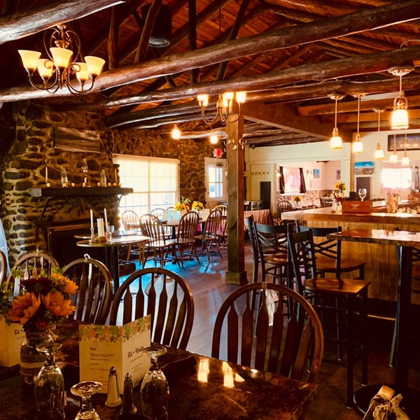 10/12/2019 tarihinde Linda B.ziyaretçi tarafından Friends &amp; Family II Hillside Restaurant'de çekilen fotoğraf