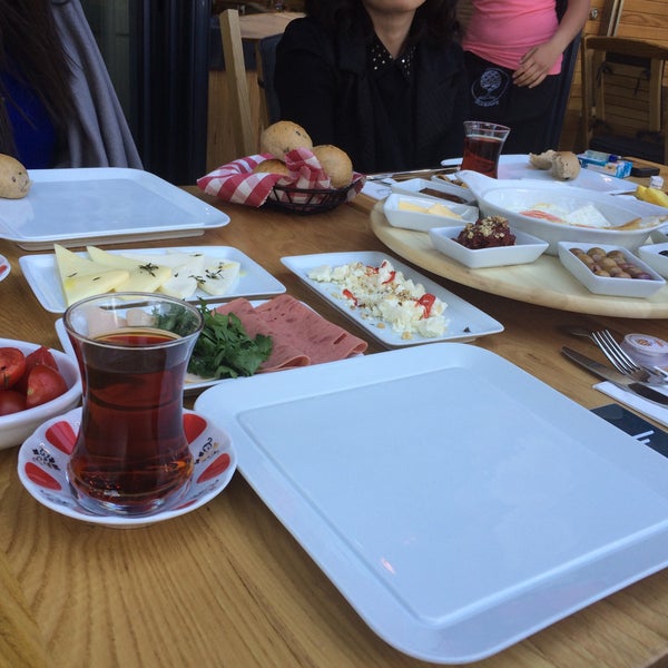 5/27/2016 tarihinde Ebru O.ziyaretçi tarafından ENA Cafe &amp; Bistro'de çekilen fotoğraf