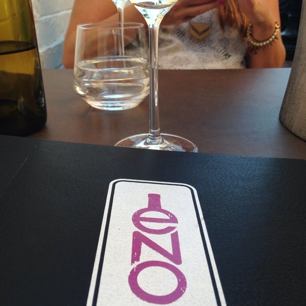 Das Foto wurde bei ENO Wine Bar von Kristin L. am 7/25/2014 aufgenommen