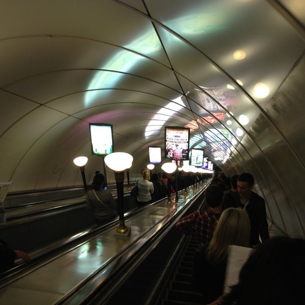 Станция горьковская санкт-петербург. Станция метро горьковская спб. Горьковская транспорт. Питер метро горьковская. Горьковская метро спб эскалатор.