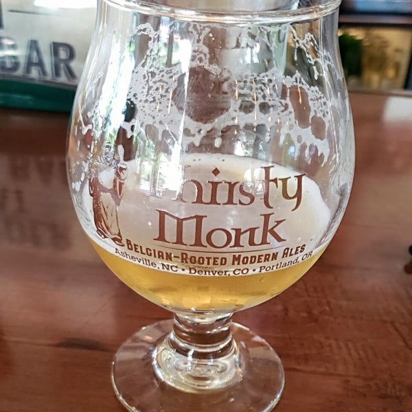 Foto tirada no(a) Thirsty Monk Brewery &amp; Pub por Ken J. em 9/22/2018