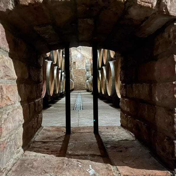 Foto diambil di Castello di Amorosa oleh Brandon S. pada 9/18/2023
