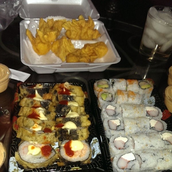 Снимок сделан в Crazy Sushi пользователем Susan H. 6/13/2014