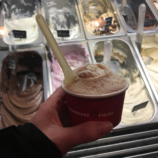 Photo taken at Strawberry Fields Smoothies &amp; Gelato by Jaclyn H. on 1/5/2019