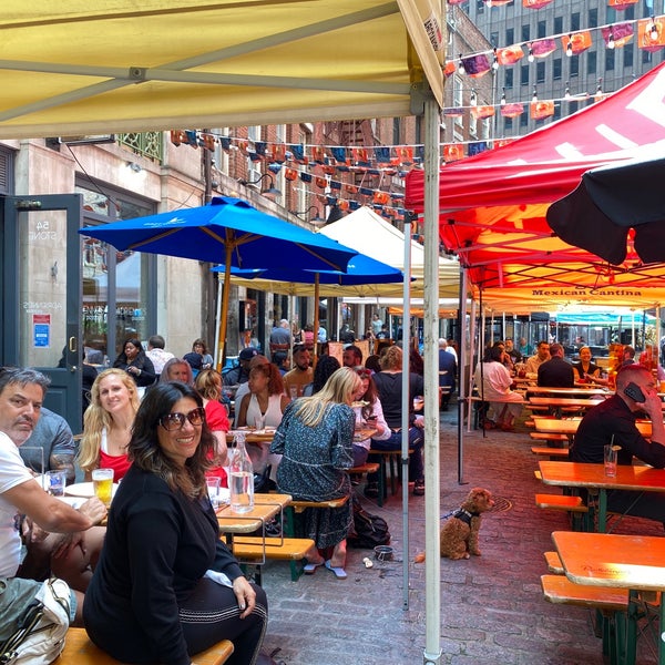 9/20/2021 tarihinde Guille P.ziyaretçi tarafından Adrienne&#39;s Pizza Bar'de çekilen fotoğraf
