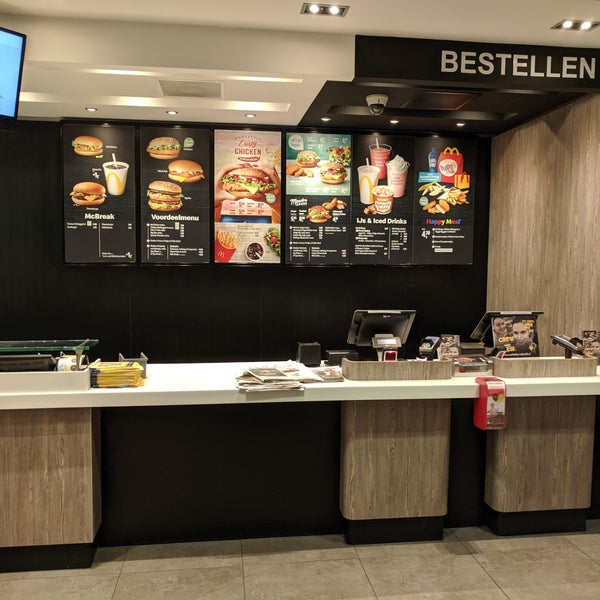 รูปภาพถ่ายที่ McDonald&#39;s โดย Jos เมื่อ 10/21/2019