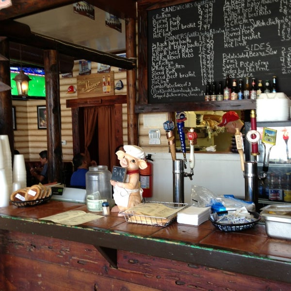 6/9/2013 tarihinde Lia N.ziyaretçi tarafından The Bar-B-Que Bar'de çekilen fotoğraf