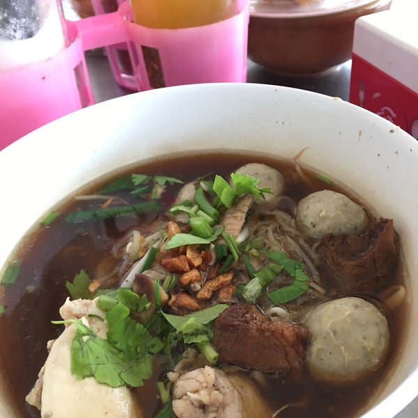 Foto diambil di Yakyai Noodle oleh Thanawat Y. pada 1/8/2017