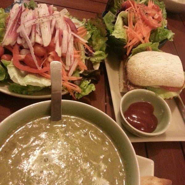 Снимок сделан в Anchan Vegetarian Restaurant пользователем uruma t. 1/22/2014