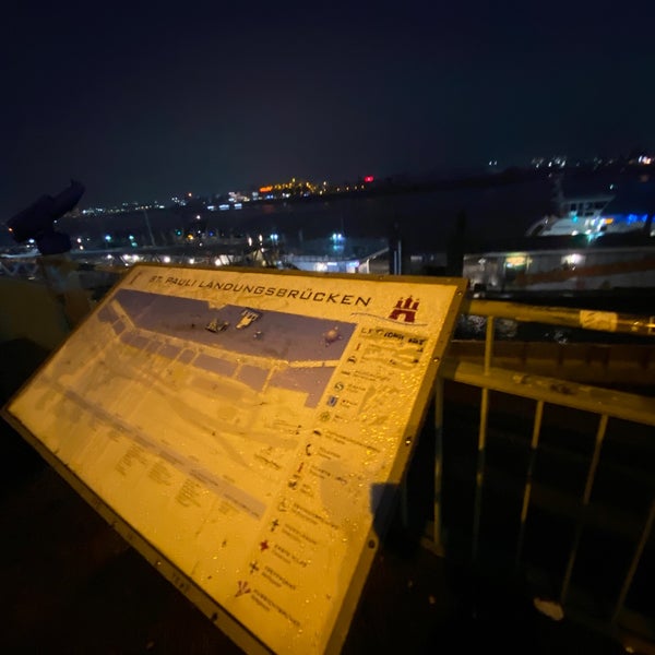 Das Foto wurde bei Landungsbrücken von Kim G. am 11/11/2021 aufgenommen