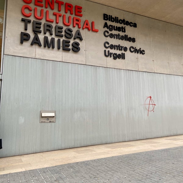 Foto tomada en Centre Cívic Urgell  por F.O.C. F. el 12/30/2019