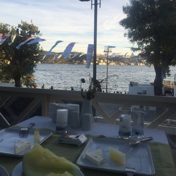 Foto diambil di My Deniz Restaurant oleh Utku S. pada 10/13/2016