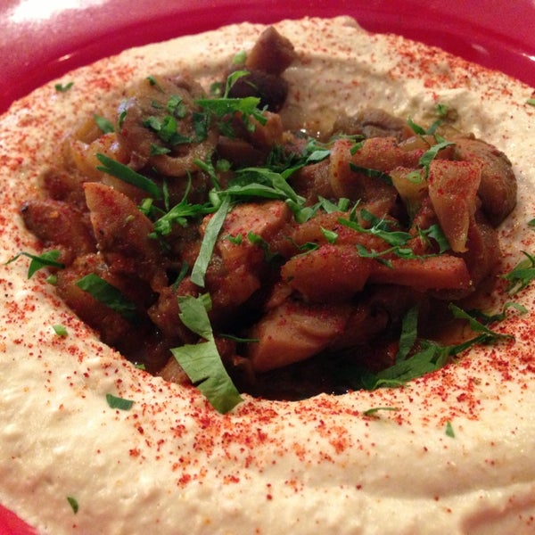 2/1/2013 tarihinde Misha M.ziyaretçi tarafından Hummus Kitchen'de çekilen fotoğraf