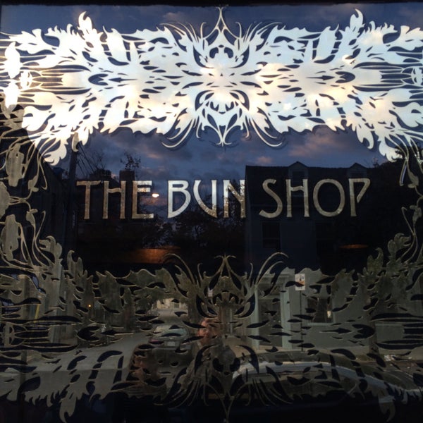 Foto tirada no(a) The Bun Shop por Fab !. em 10/8/2015