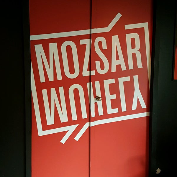 Das Foto wurde bei Mozsár Kávézó von Fernando M. am 5/1/2017 aufgenommen