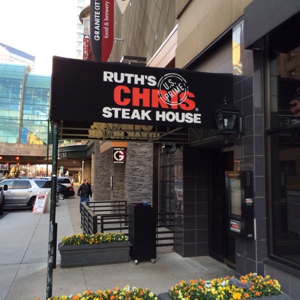 Снимок сделан в Ruth&#39;s Chris Steak House пользователем Александар Ј. 4/16/2014