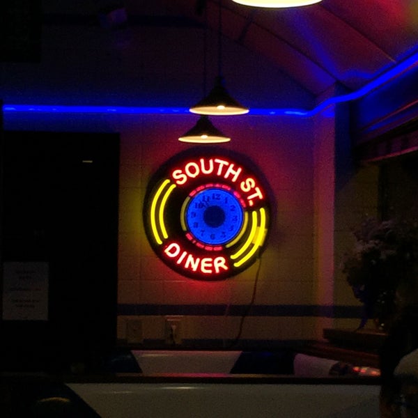 Photo taken at South Street Diner by Aubree L. on 9/21/2015