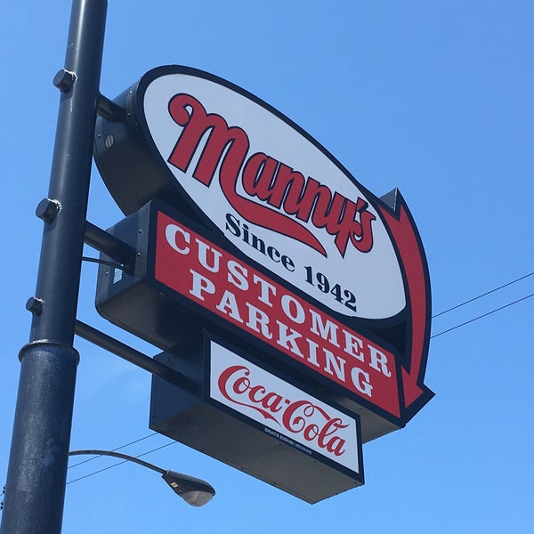Foto tirada no(a) Manny&#39;s Cafeteria &amp; Delicatessen por Michael Walsh A. em 5/4/2019