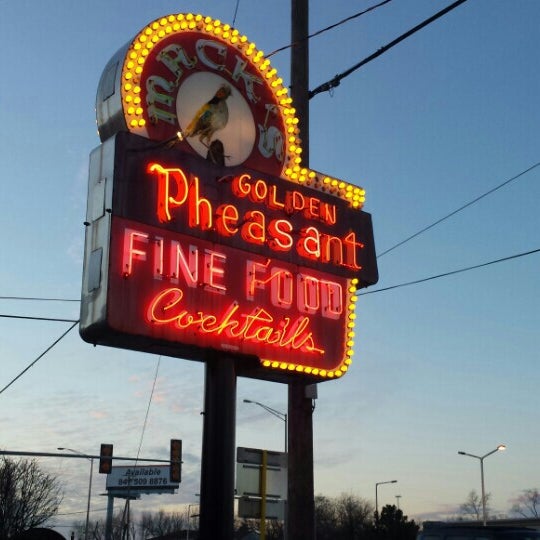 Foto tomada en Mack&#39;s Golden Pheasant Restaurant &amp; Lounge  por Michael Walsh A. el 12/24/2013