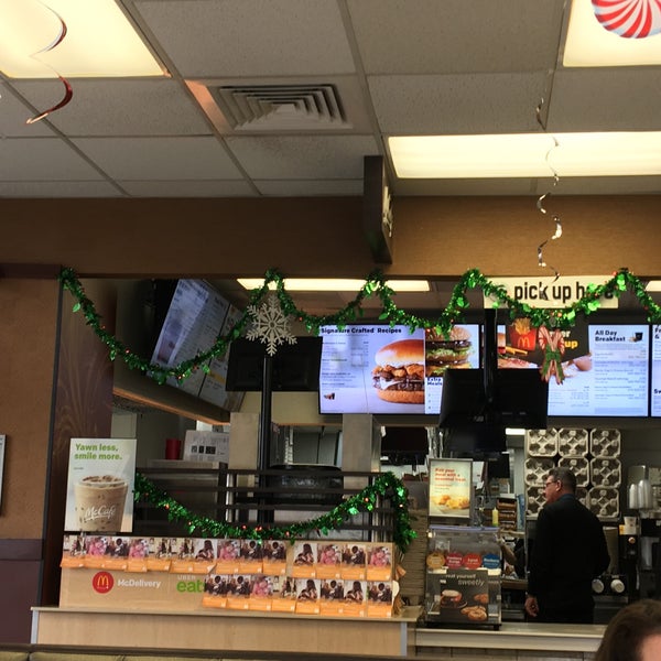 McDonald's Elgin'de Fast Food Restoranı