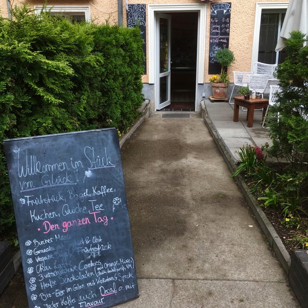 Hier kann man gemütlich und in entspannter Atmosphäre in Magazinen blättern, Kaffee&Kuchen geniessen und sich einfach mal Zeit für sich selbst nehmen.