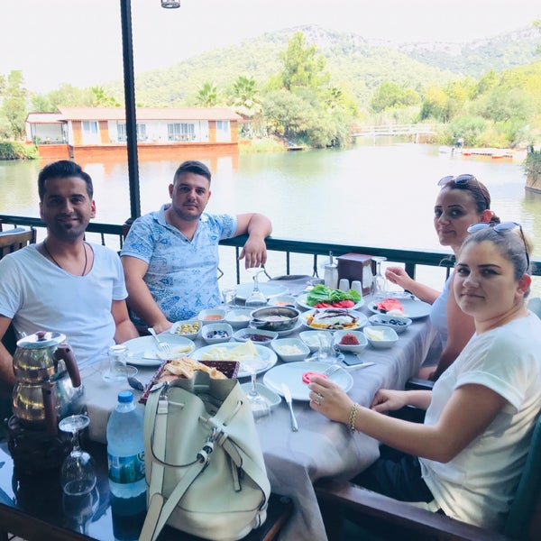 Foto scattata a Saklı Göl Restaurant &amp; Nature Club da Hasan Y. il 8/28/2019