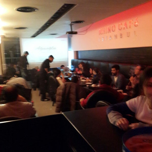 11/27/2013 tarihinde Cetin E.ziyaretçi tarafından Rhino Café'de çekilen fotoğraf