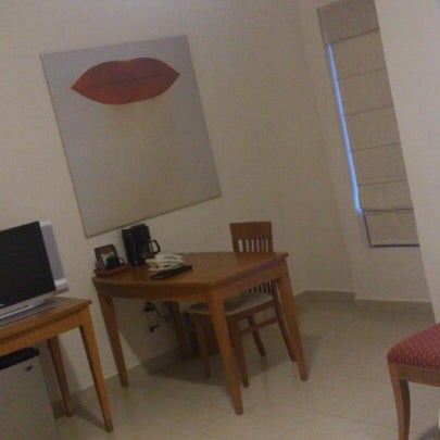 รูปภาพถ่ายที่ Ambiance Hotel &amp; Suites โดย Naresh S. เมื่อ 1/1/2013