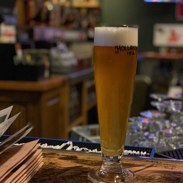 10/5/2019 tarihinde Beer R.ziyaretçi tarafından Cafe Benelux'de çekilen fotoğraf
