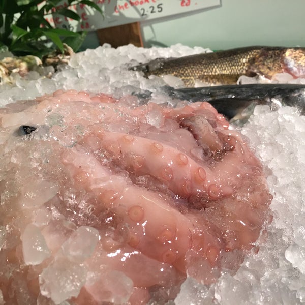 4/21/2018에 PF A.님이 Monahan&#39;s Seafood Market에서 찍은 사진