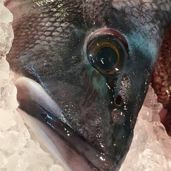 Photo taken at Monahan&#39;s Seafood Market by PF A. on 8/3/2019