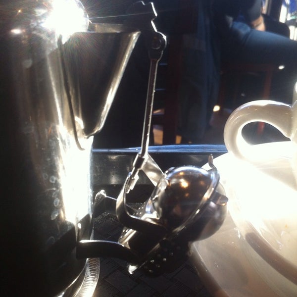 รูปภาพถ่ายที่ Sweetwaters Coffee &amp; Tea Kerrytown โดย PF A. เมื่อ 12/7/2013