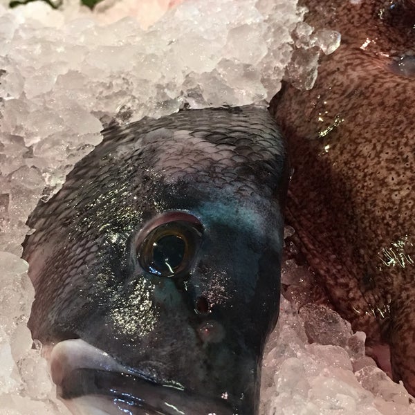 Photo taken at Monahan&#39;s Seafood Market by PF A. on 8/3/2019