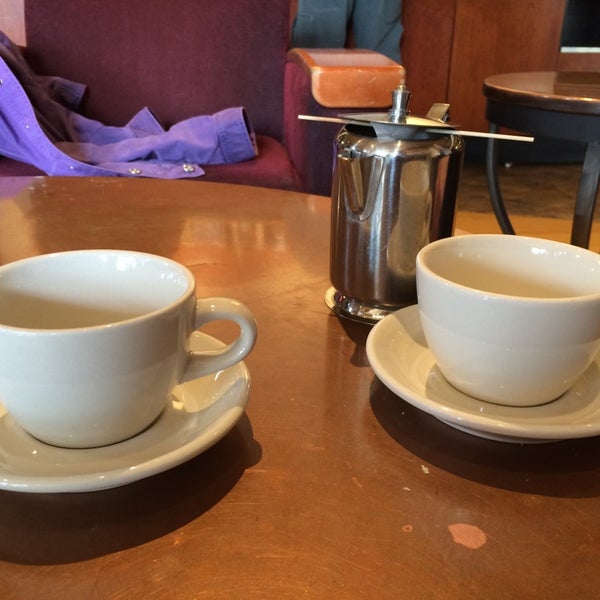 5/17/2014 tarihinde PF A.ziyaretçi tarafından Sweetwaters Coffee &amp; Tea Kerrytown'de çekilen fotoğraf