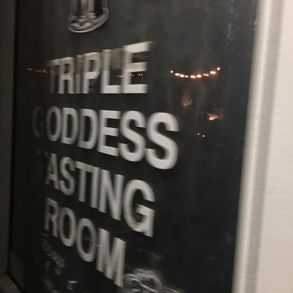 Foto tomada en Unity Vibration Brewery &amp; Triple Goddess Tasting Room  por PF A. el 12/9/2018