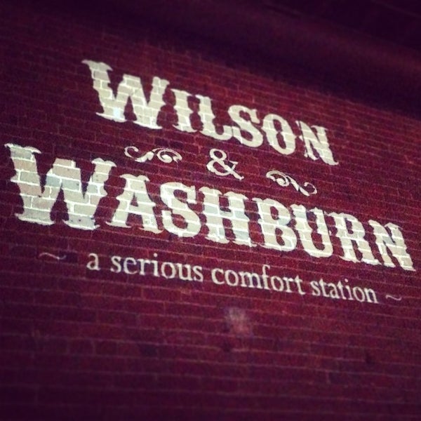 Foto tomada en Wilson &amp; Washburn  por allie b. el 2/19/2014