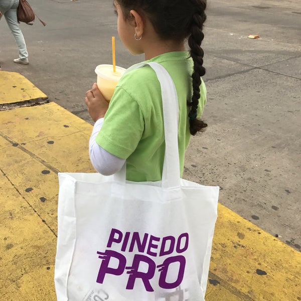 รูปภาพถ่ายที่ Pinedo Shopping โดย Jenny C. เมื่อ 9/28/2017