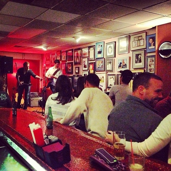 Das Foto wurde bei Franco&#39;s Lounge Restaurant &amp; Music Club von Franco&#39;s Lounge Restaurant &amp; M. am 11/30/2013 aufgenommen
