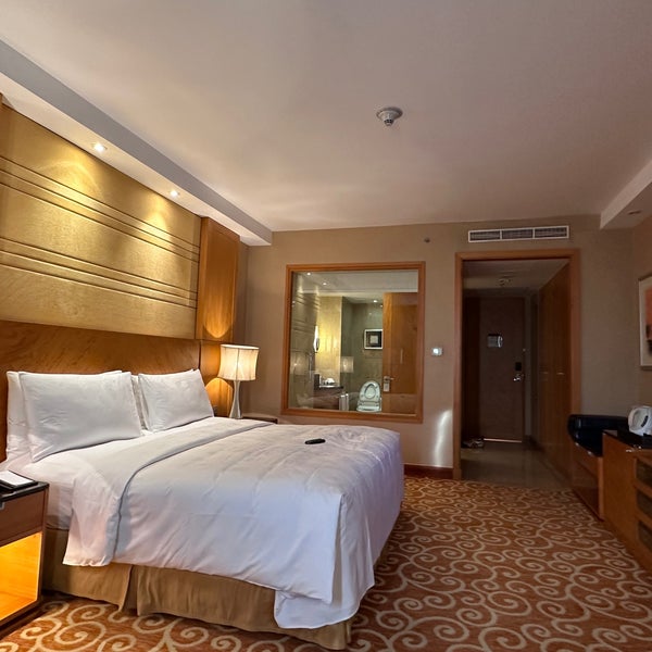 Foto diambil di JW Marriott Hotel Medan oleh Julian Y. pada 3/24/2023