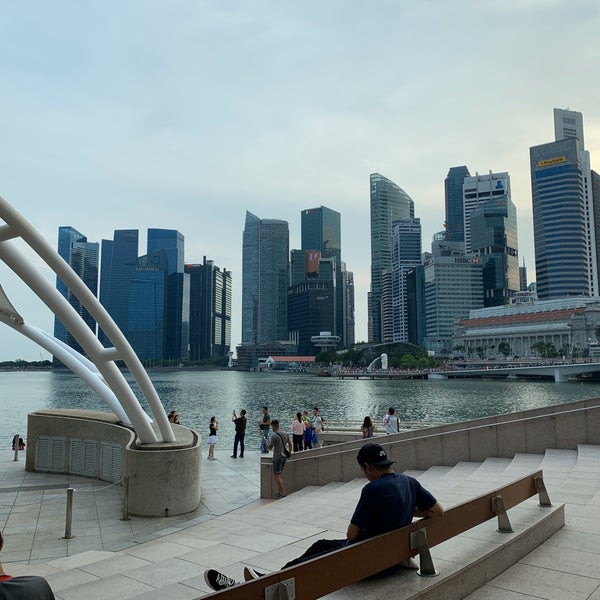 Photo taken at Esplanade - Theatres On The Bay by Julian Y. on 11/3/2019