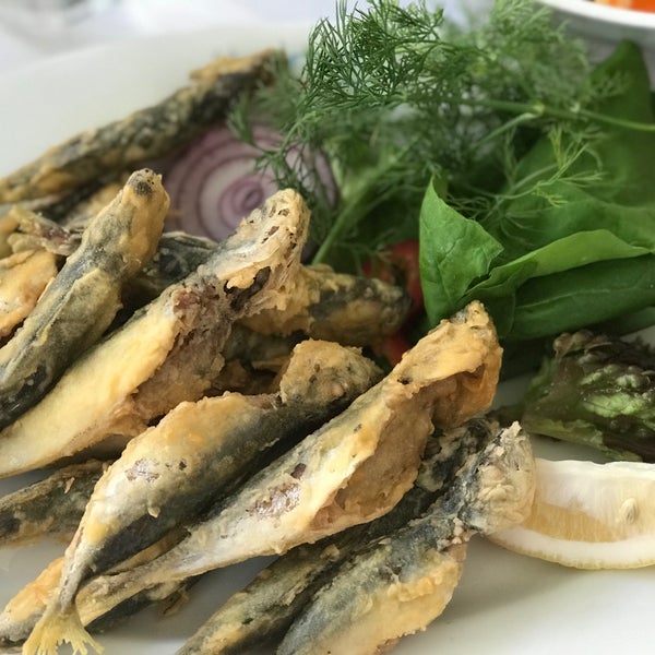 Photo taken at Beylerbeyi Yakamoz Restaurant by Özgür T. on 10/13/2017
